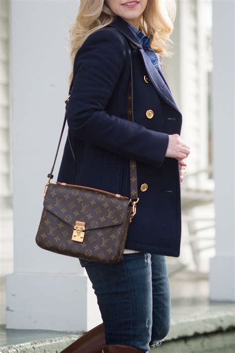 louis vuitton pochette metis celebrities